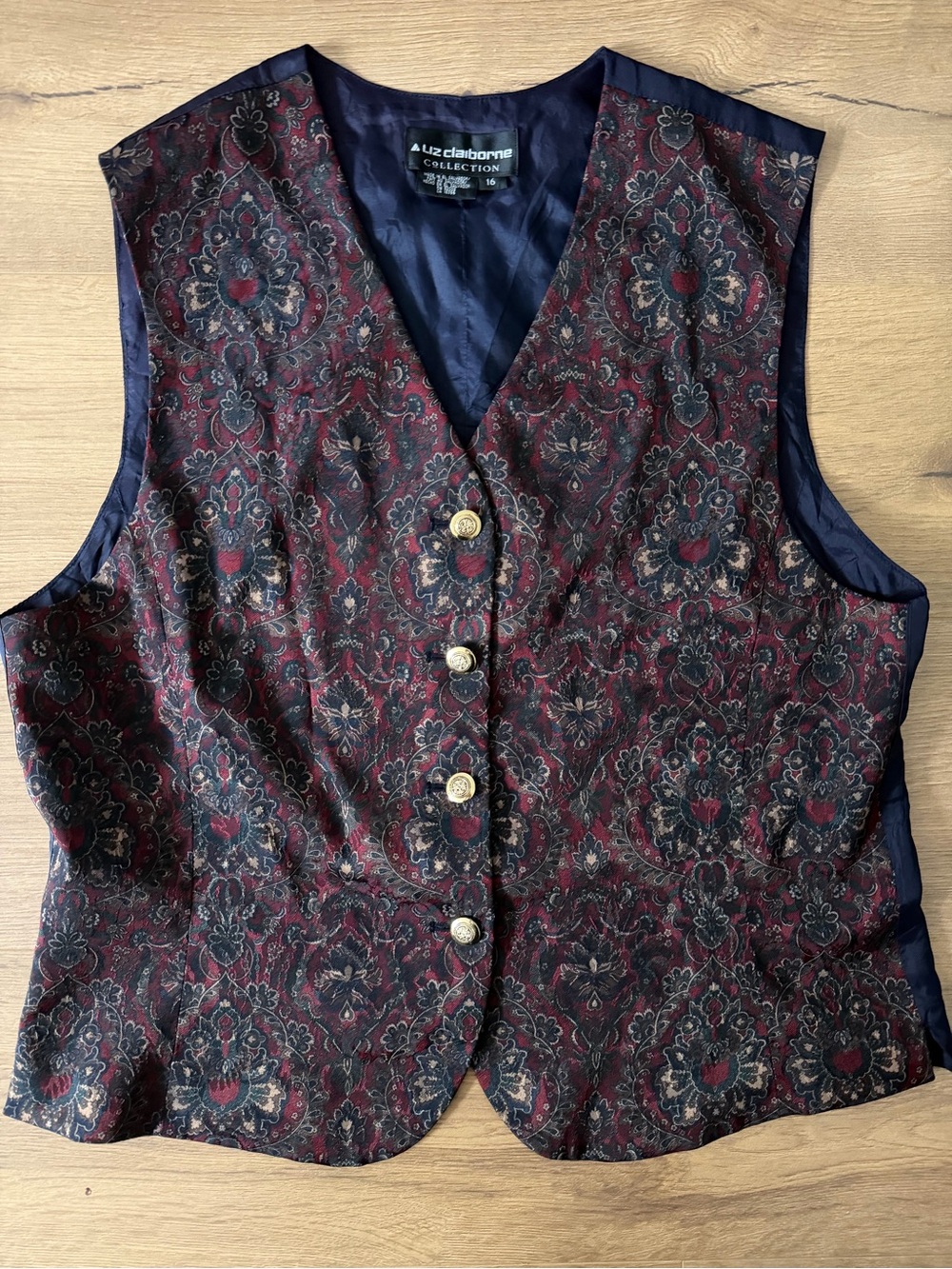 Liz Claiborne Collection Women's Burgundy Paisley Jacquard Vest - Picture 2 of 11